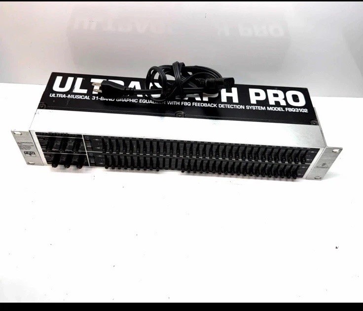 Behringer Ultragraph Pro FBQ3102 Dual 31-Band Graphic Equalizer Missing 3 Button