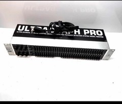 Behringer Ultragraph Pro FBQ3102 Dual 31-Band Graphic Equalizer Missing 3 Button