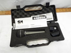 Samson S11 Cardiod Vocal Mic in Case Corded Stand Microphone w/ Stand Clip