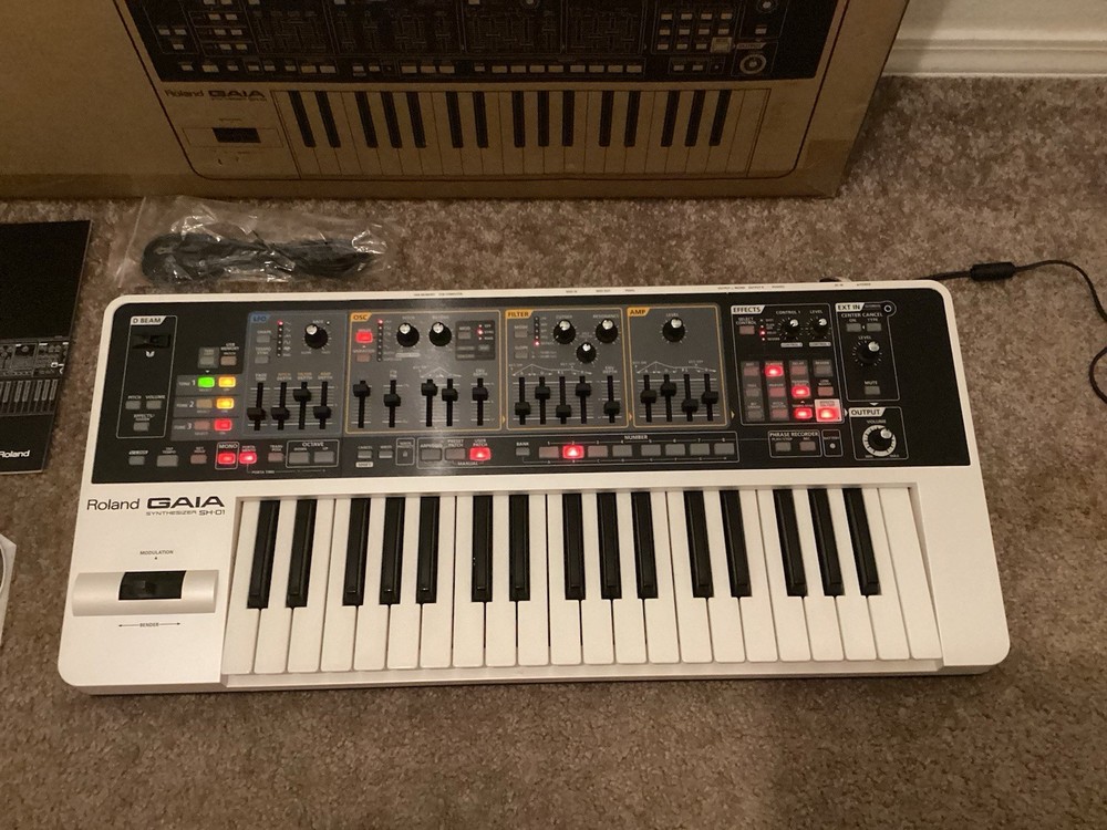 Roland SH-01 GAIA Keyboard Synthesizer Musical Stage Equipment