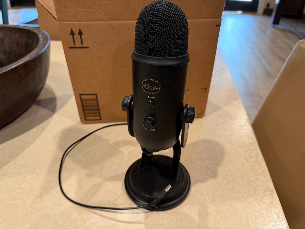 Blue Yeti USB Condenser Microphone – Blackout