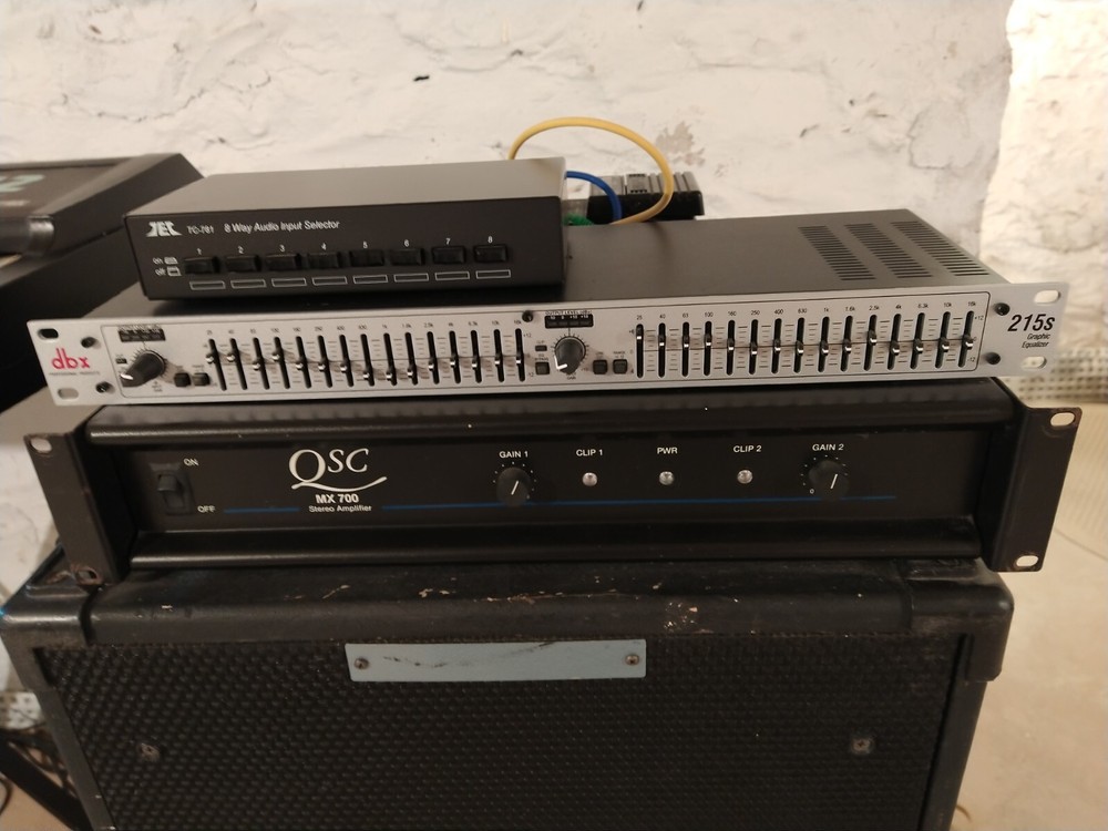 QSC MX700 2 channel power amplifier, up to 350 Watts per channel