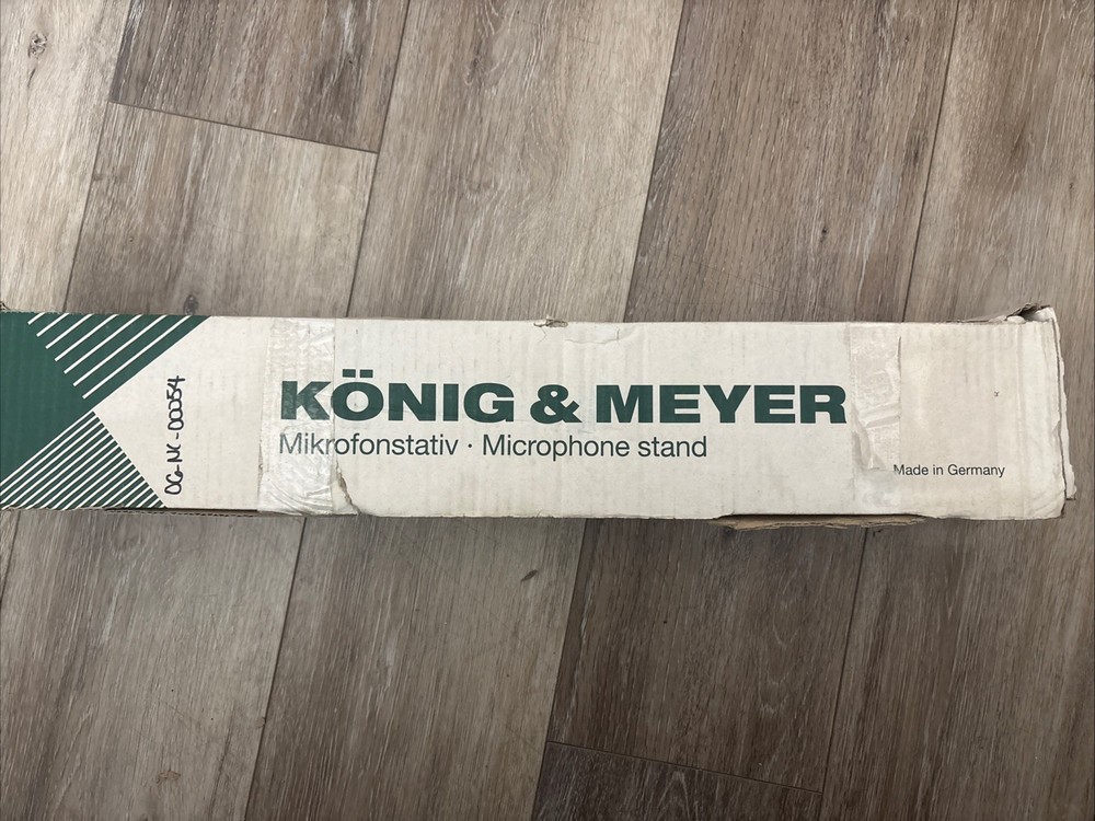 K&M Konig and Meyer 25900 – 500 – 55 259 Low-Profile Microphone Stand w/ Boom