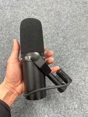 Shure SM7B Professional Podcast & Streaming Microphone Studio Quality
