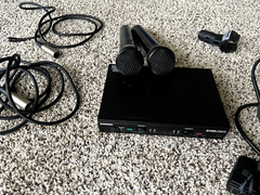 Samson Stage SR200 Dual Wireless Vocal System with 2 Dynamic Q6 Mics