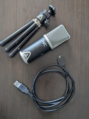 Apogee MiC 96K Wired USB Condenser Microphone with Stand and Lightning Adapter