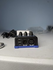 TC-Helicon VoiceTone H1 Single-Button Intelligent Vocal Harmony BARELY USED!
