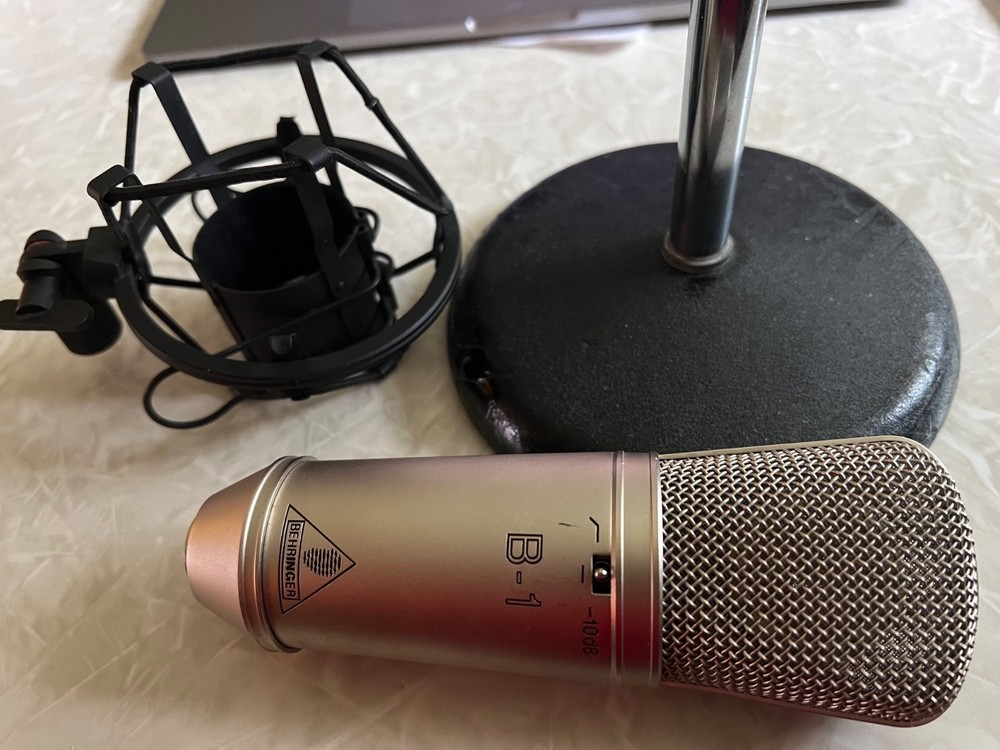 Behringer B-1 Microphone w/stand and Shockmount