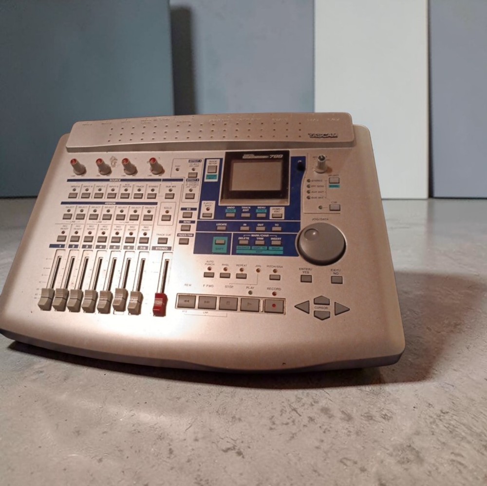 TASCAM 788 Digital Recorder Console Tabletop 8 Tracks MPN 788 Model TASCAM 788