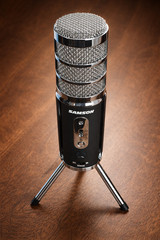 Samson Satellite USB/iOS Broadcast Microphone 🎙️ Studio Quality Sound | Podcast