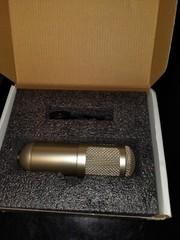 MXL 910 Large Diaphragm Condenser Microphone With Mount and Manual