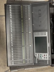 Yamaha QL5 64-channel Digital Mixing Console With Roadcase