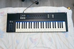 Native Instruments Komplete Kontrol S49 MK1 + Donner Bag & Sustain Pedal Bundle