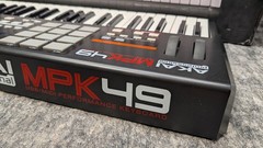 Akai Professional MPK49 – USB/MIDI Keyboard Controller – Popped Out F8 Lever