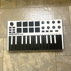 Akai MPK mini 25-Key MIDI Keyboard Controller, Synth Keys, Pad Triggers, USB