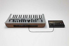 KORG 4 Voice Polyphonic Analog Synthesizer Minilogue Minilogue 37 Key 16 Step