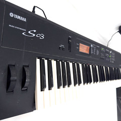 Yamaha S03 61 keys workstation synthesizer, very clean