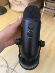 Blue Yeti Professional Multi-Pattern USB Condenser Microphone – Blackout