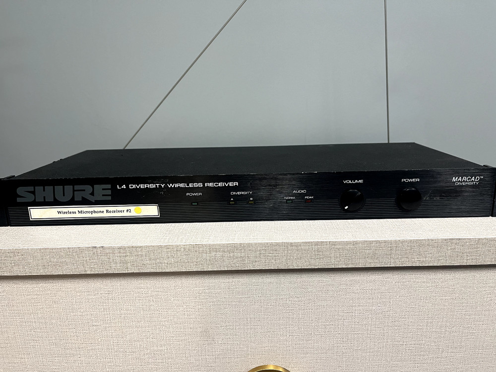 SHURE L4 Diversity Wireless Receiver Model- L4-CD