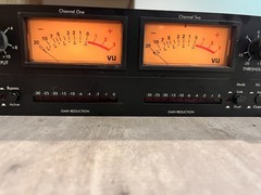 ART PRO VLA PROFESSIONAL TWO CHANNEL VACTROL/TUBE LEVELING AMPLIFIER