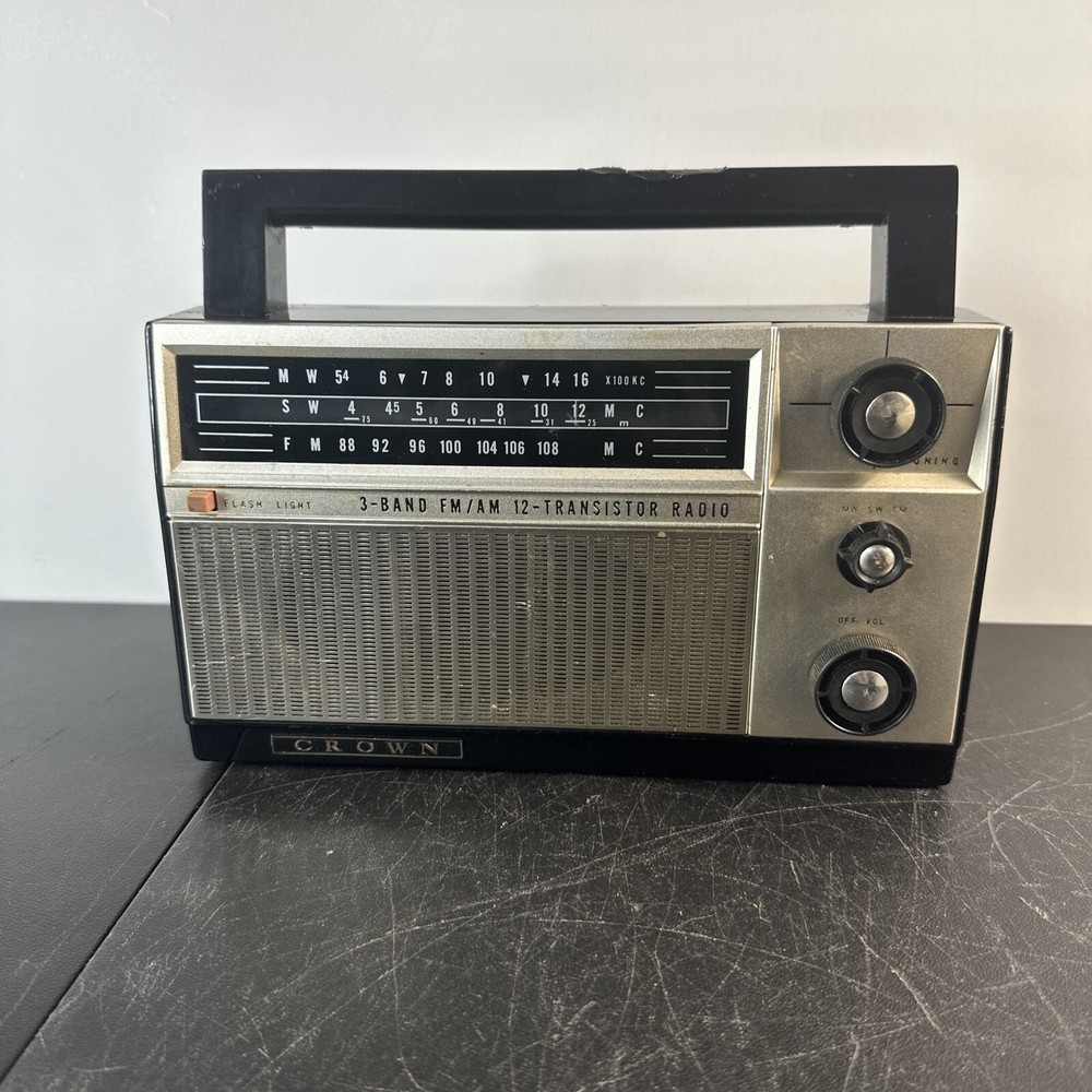 Vintage Crown Model TRF-1200. 3-Band FM/AM 12-Transistor Radio (untested)