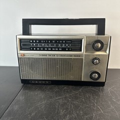 Vintage Crown Model TRF-1200. 3-Band FM/AM 12-Transistor Radio (untested)