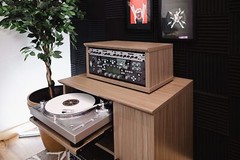 Gator Frameworks Elite Furniture Series 2U Desktop Studio Rack in Natural Maple