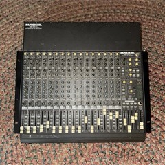 Mackie 1604-VLZ PRO 16-Channel 4-Bus Analog Mixer Phantom Power XLR RCA