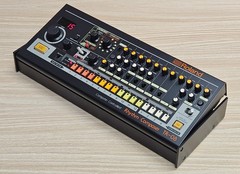 Roland Boutique TR-08 Analog Modeling Rhythm Performer Drum Machine + DK01 Dock