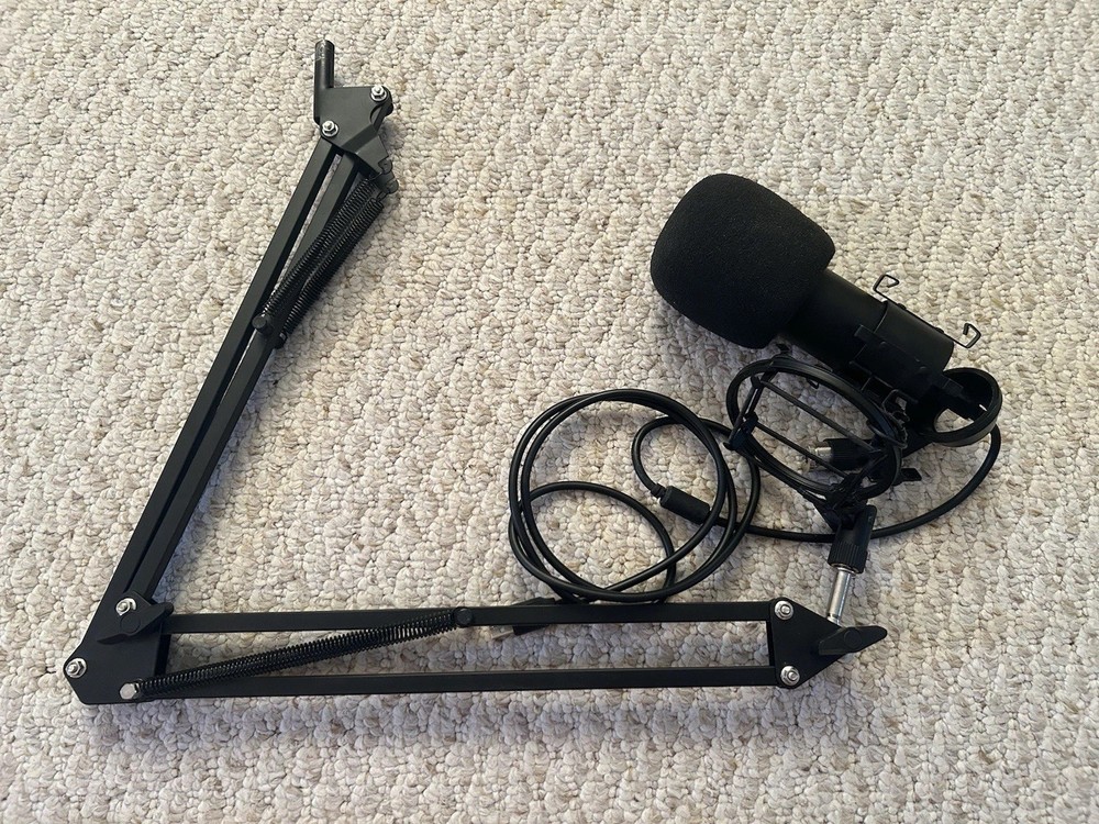 Black Wired Condenser Microphone Mic With A-Pillar Mic Stand – Great Condition!