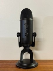 Blue Yeti Premium USB Microphone Blackout Edition w/Foam Windscreen (Open Box)