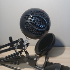 Blue Snowball Ice Microphone + Knox Gear Pop Filter & Mount Adjustable Arm