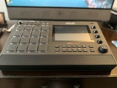 Akai MPC live 2