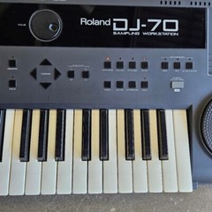 Roland DJ-70 Vintage 90’s Sampling Workstation/Keyboard 117V 24W Made In Italy