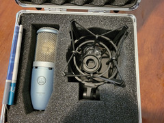 AKG P220 Large Diaphragm Condenser Microphone w/Shock Mount &Hard Case-Excellent