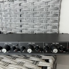 RANE PE 15 PARAMETRIC EQUALIZER Some stubs/inserts missing. Rack Mount. WORKS
