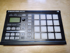 Native Instruments Maschine Mikro MK2 MIDI Drum Controller + Disc – Works