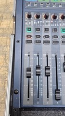 Soundcraft Si Expression 1 Digital Mixer Console w/Hard Case Attached