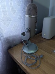 Blue Microphones Yeti Silver Logitech With Cord. EUC
