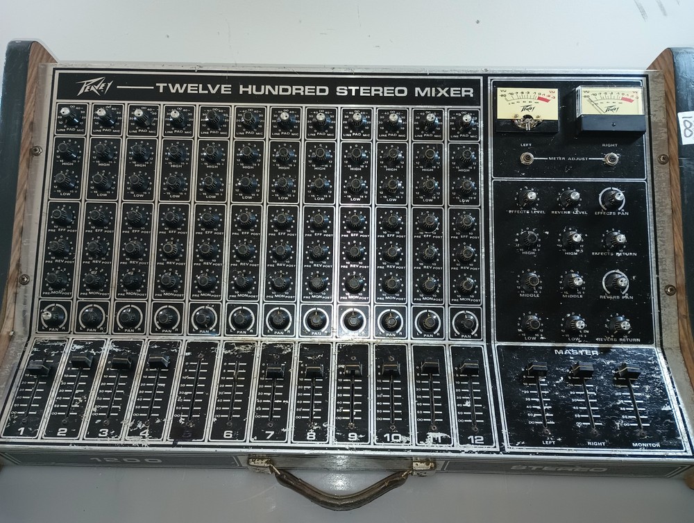 Peavey Twelve Hundred Stereo Mixer Model 1200 – Early Wood-Rear-Output Version