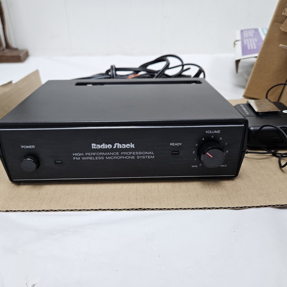 Radio Shack Pro-Performance FM Wireless Lapel Microphone System W Box
