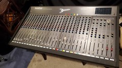 SoundTech 24×4 Mixing Console