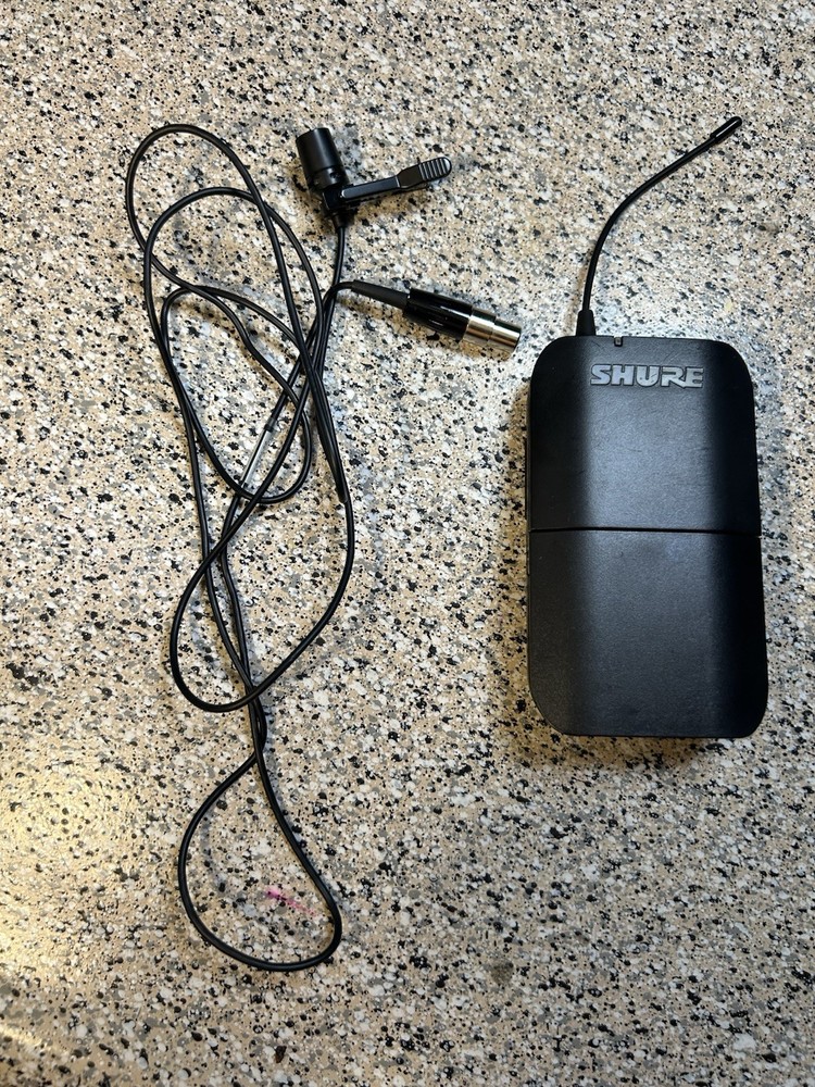 Shure BLX1 H10 Wireless Bodypack Transmitter – Black With Shure Mic Headset Used