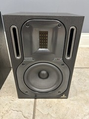 Behringer TRUTH B3030A 2-Way Active Studio Monitors w/ Kevlar Woofer & Tweeter