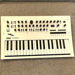 Korg minilogue 37-Key Keyboard Synthesizer w/ Sequencer, USB Out White