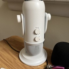 Blue Microphones Yeti USB Microphone – Whiteout