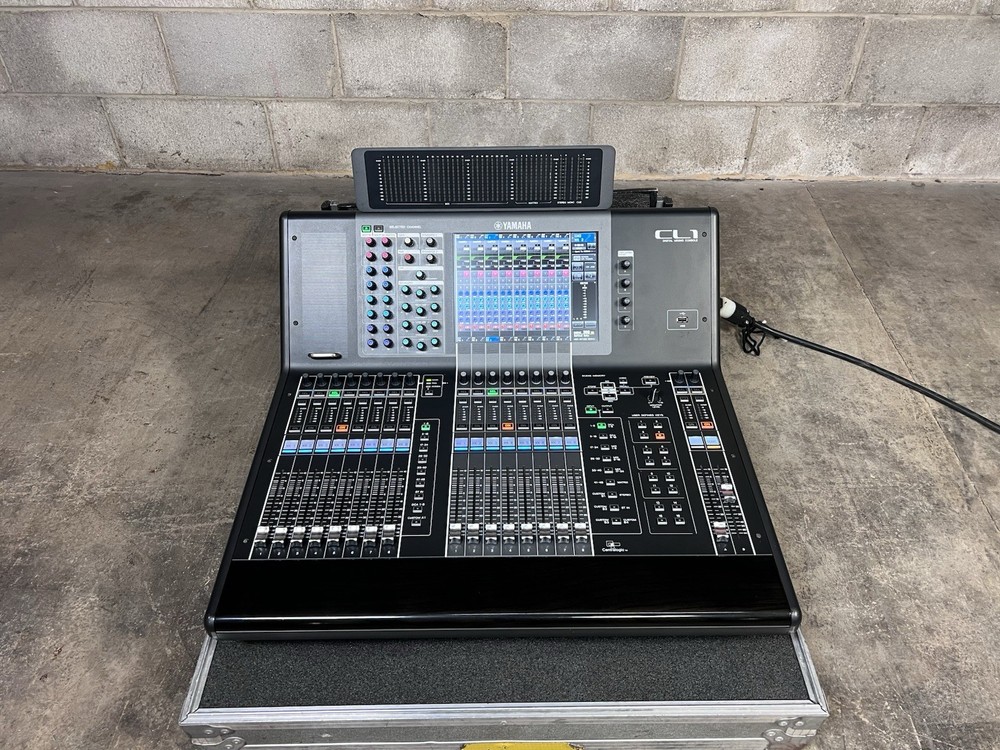 *****Yamaha CL1 48-channel Digital Mixing Console W/ Meter Bridge*****