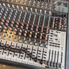 Behringer Xenyx2442FX Premium 24 input 4/2 bus Mixer