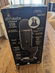 Blue Yeti Professional Multi-Pattern USB Condenser Microphone – Blackout