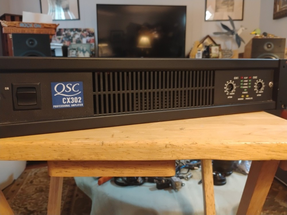 QSC CX302 Professiona Audio 2-Channel Power Amplifier with Power Cable